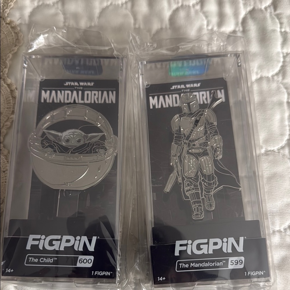 FiGPiN The Mandalorian and The Child Pin Set